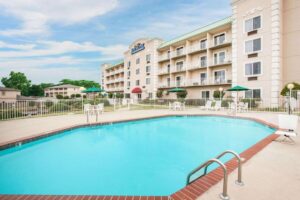 Baymont on the lake by Wyndham Hot Springs