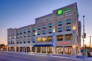 Holiday Inn Express & Suites - Kansas City KU Medical Center by IHG