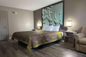 Super 8 by Wyndham Monroe