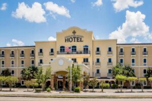 Evangeline Downs Hotel