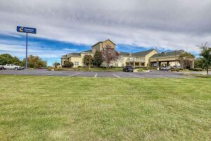 Comfort Suites Appleton Airport