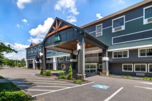 Maine Evergreen Hotel