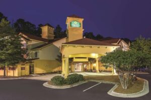 La Quinta Inn & Suites by Wyndham University Area Chapel Hill