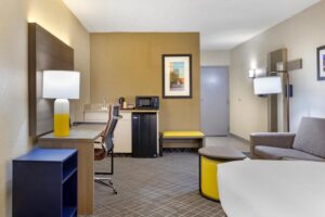 Comfort Suites Hanes Mall